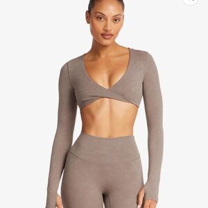 Fade Sierra Long Sleeve Crop
I Mocha x 1
S